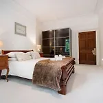 Richmond Place - In Private Mansion With Private - Ridgestone Apartmán