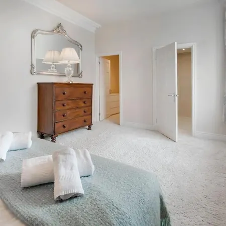 Richmond Place - In Private Mansion Apartament